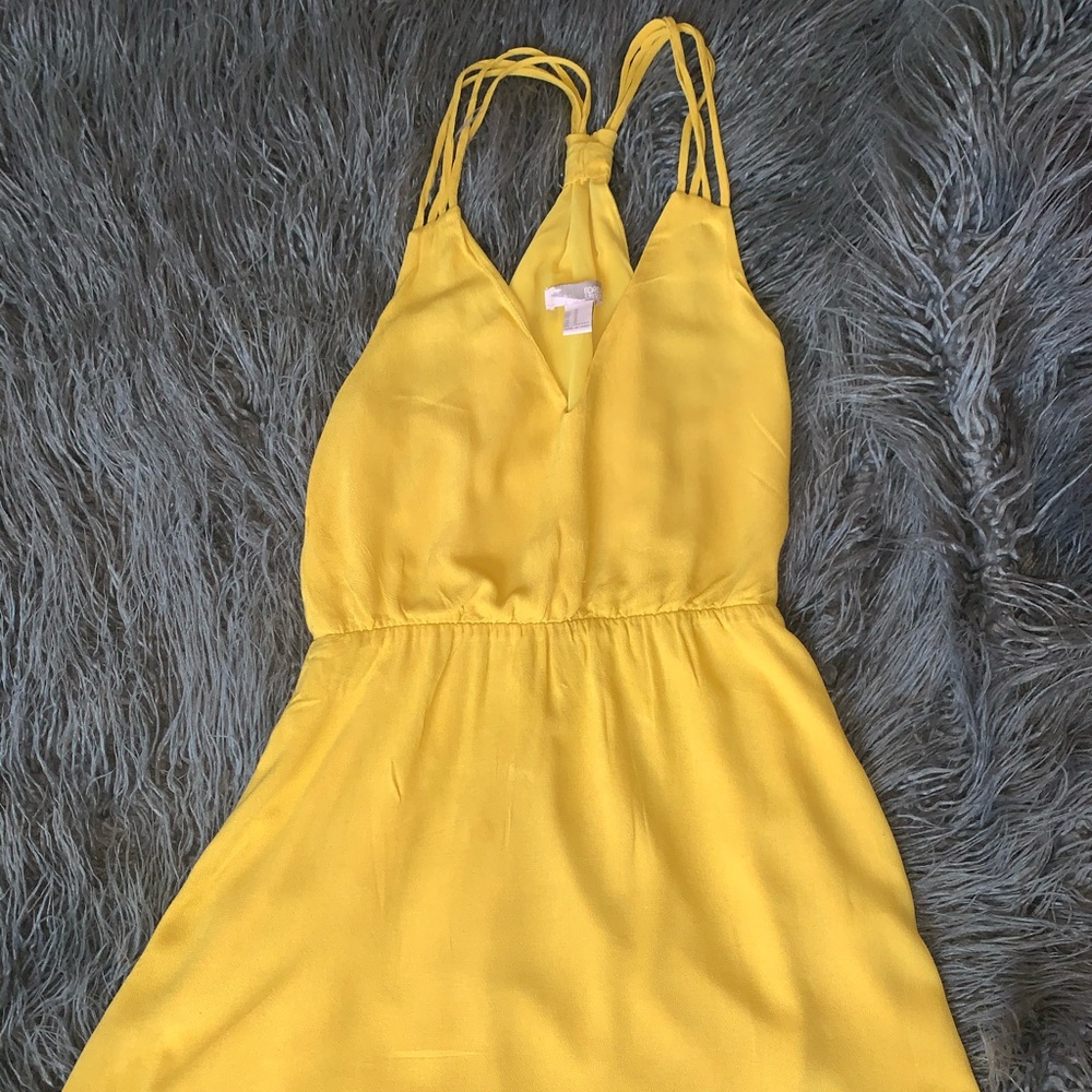 This yellow dress!!